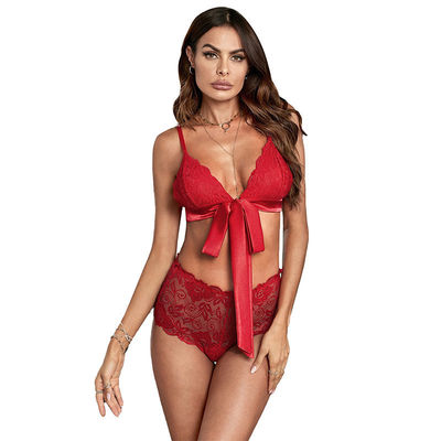 70C 75A 70B 50kgのセクシーなパンティーのブラは2本の革紐をひもで締めるBraletteのブラを置いた
